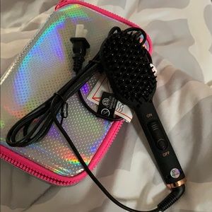 Never been used mini Amina straightening brush